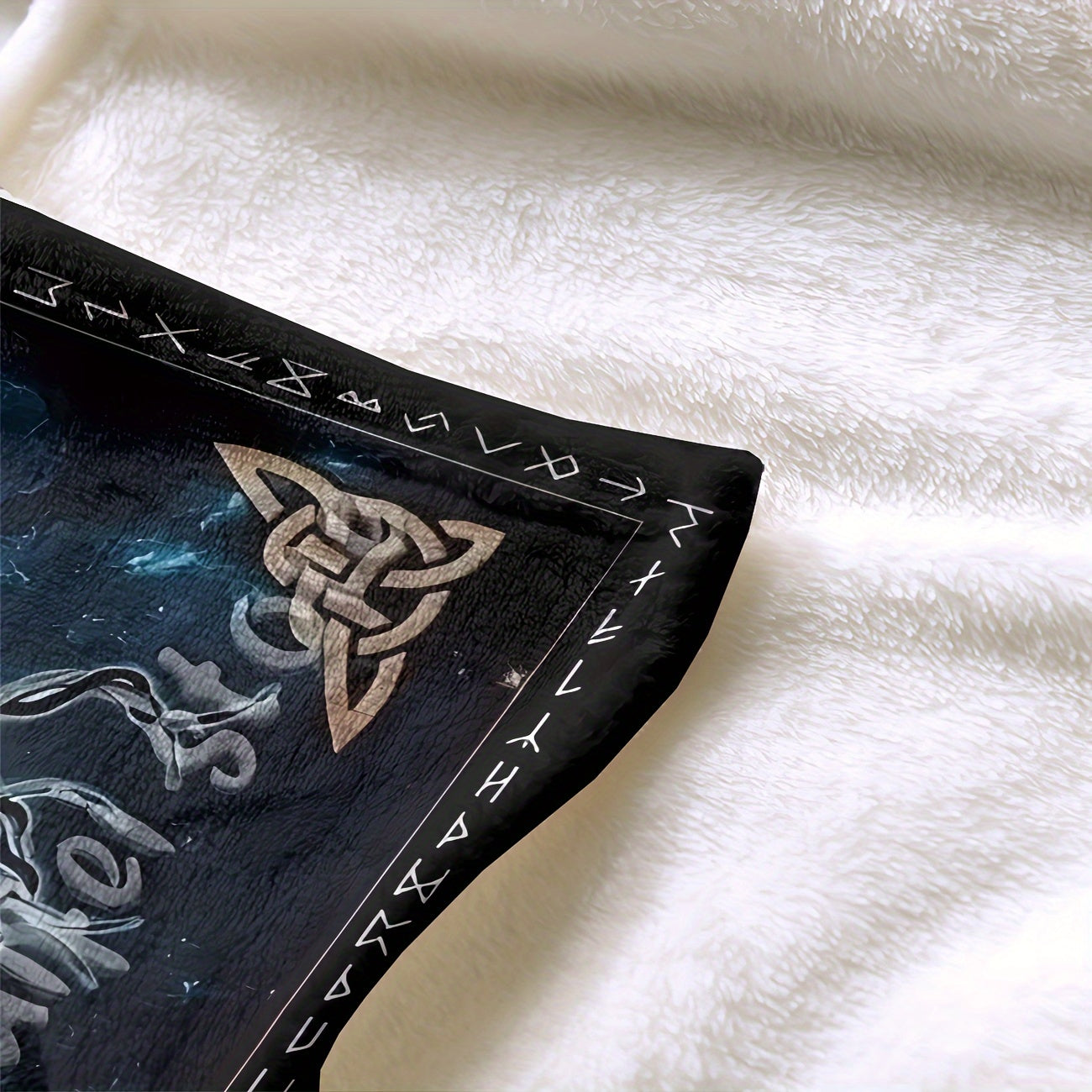 1pc Viking Pattern Soft And Comfortable Flannel Blanket School Dormitory Office Lunch Break Blanket Warm And Comfortable Gift Year-Round Bedding Sofa Bed Outdoor Camping Blanket