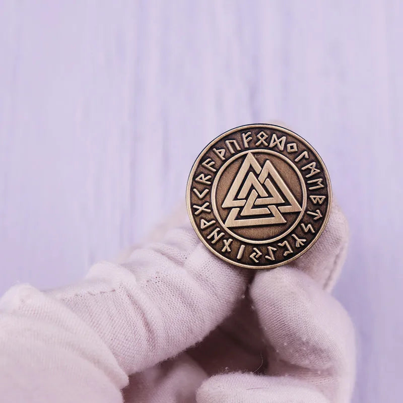 Valknut Vikings Symbol Walhalla Odin runes pin brooch