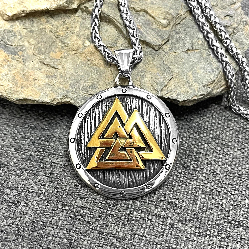 Odin's triangles necklace