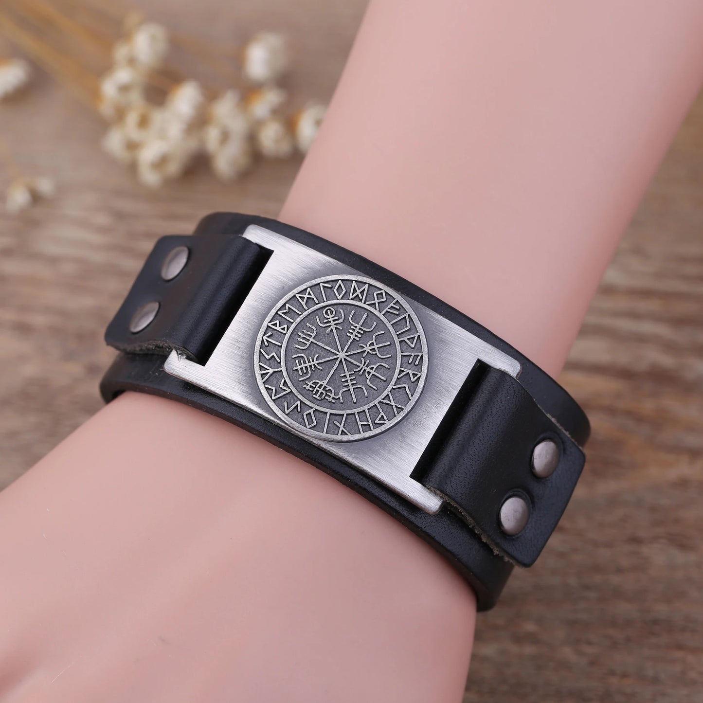 Skyrim Viking Vegvisir Compass Genuine Leather Bracelet for Man Nordic Runes Odin Scandinavian Bangle Amulet Jewelry Gift