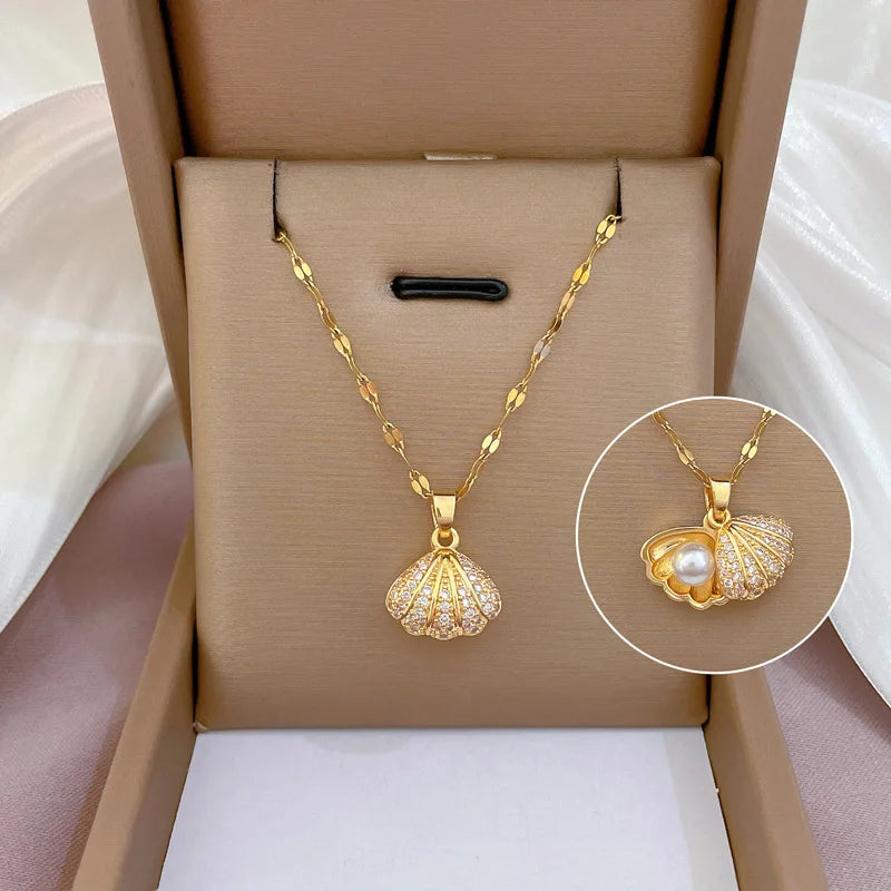 Three feather heart necklace