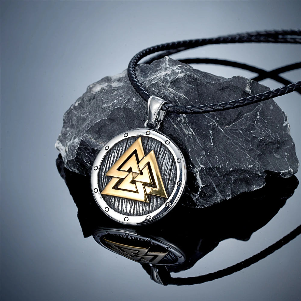 Odin's triangles necklace