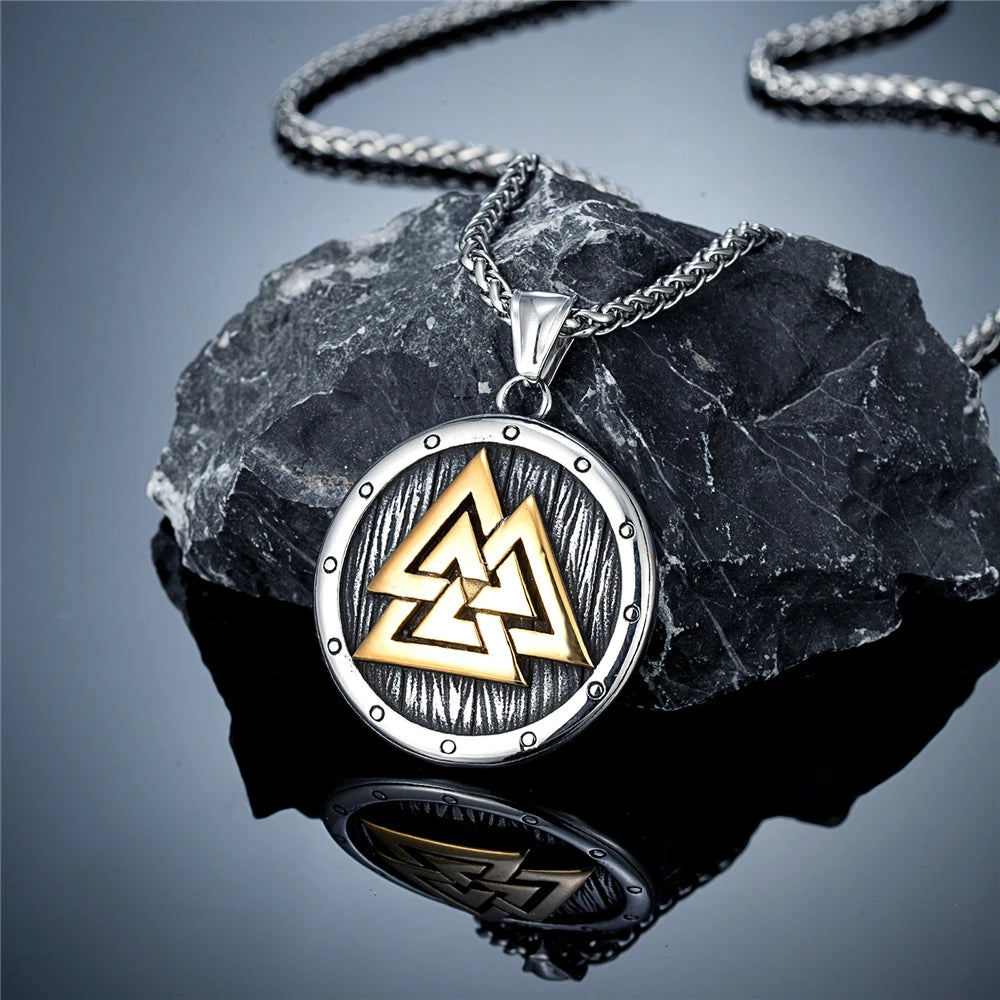 Odin's triangles necklace