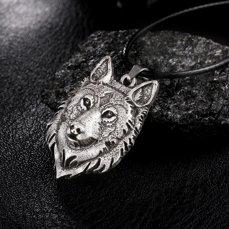 Silver Wolf Head Pendant Necklace